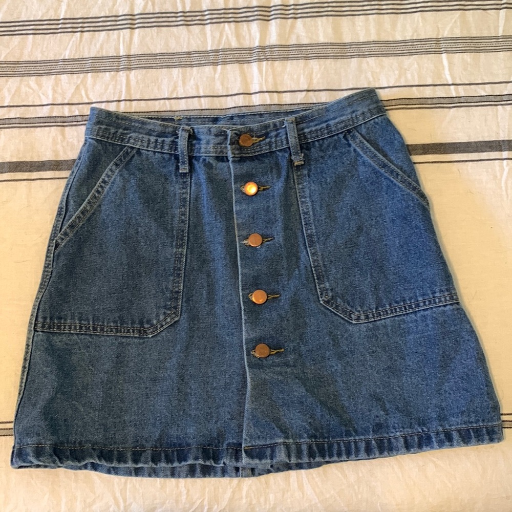Short Jean skirt, size medium